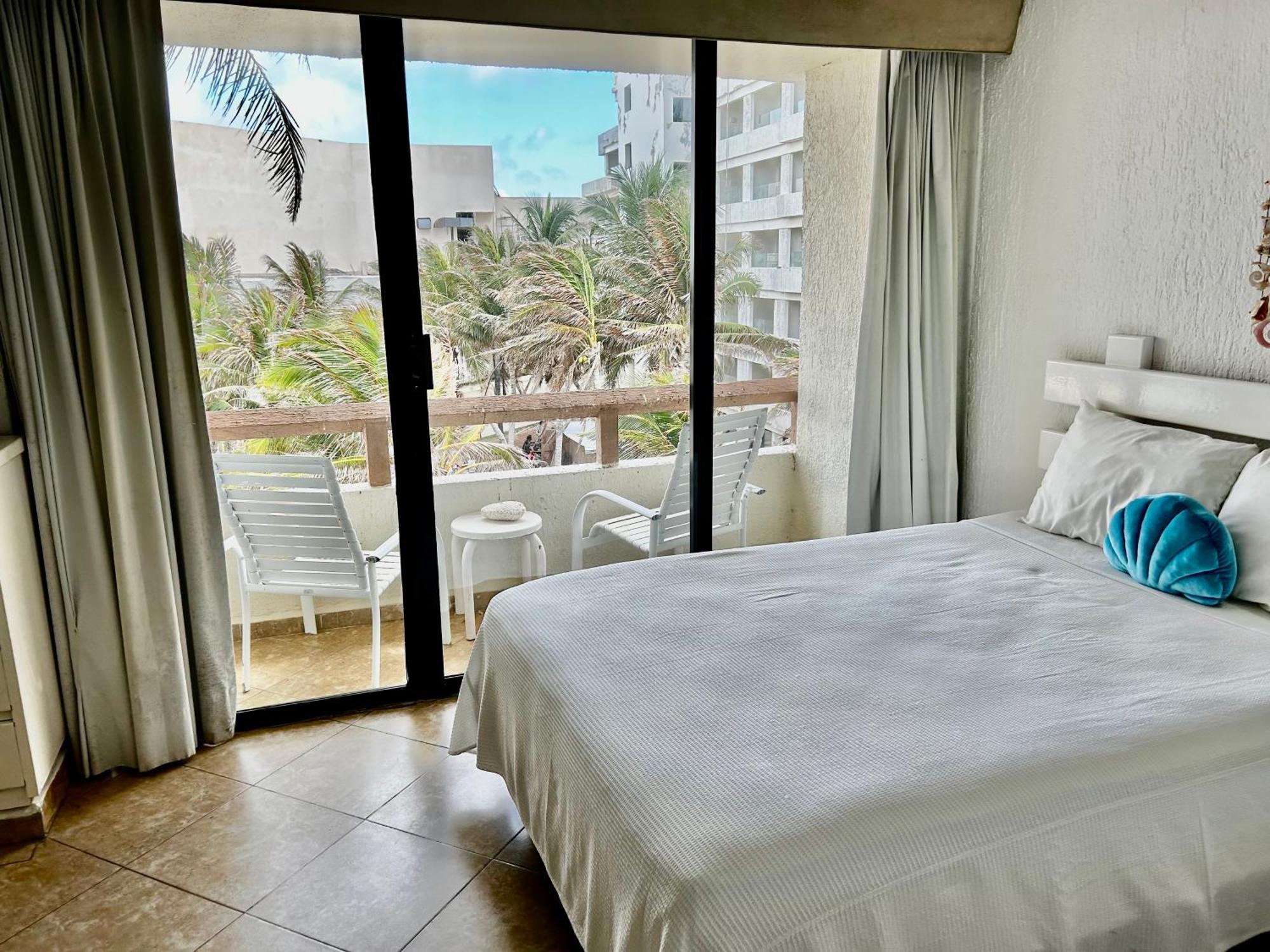 Solymar Condos On The Beach Cancun Room photo